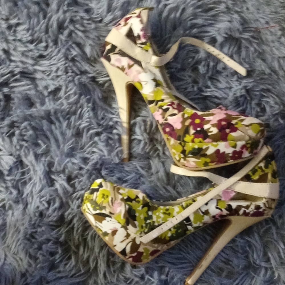 Fabric flower heels w/crisscross straps